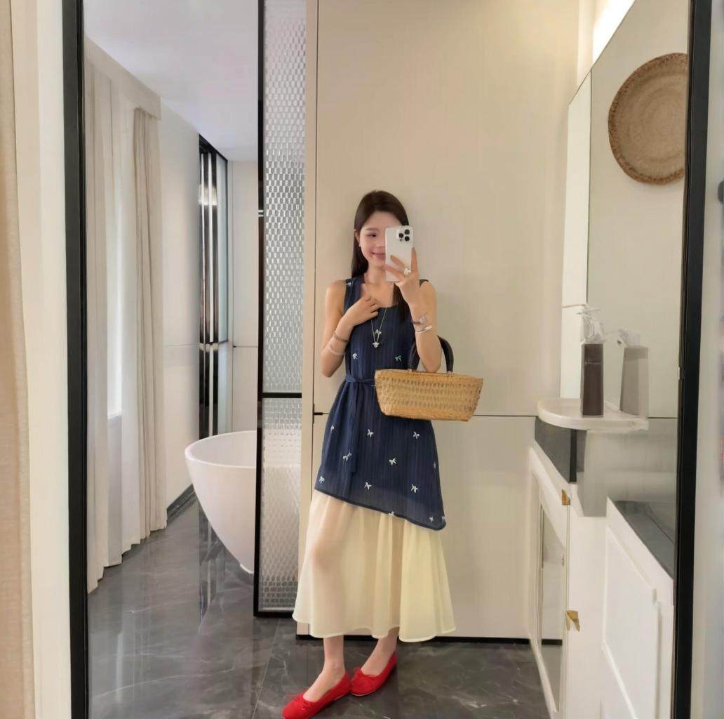 无袖连衣裙女方领套头背心长裙拼色气质女人味温柔减龄刺绣蝴蝶结