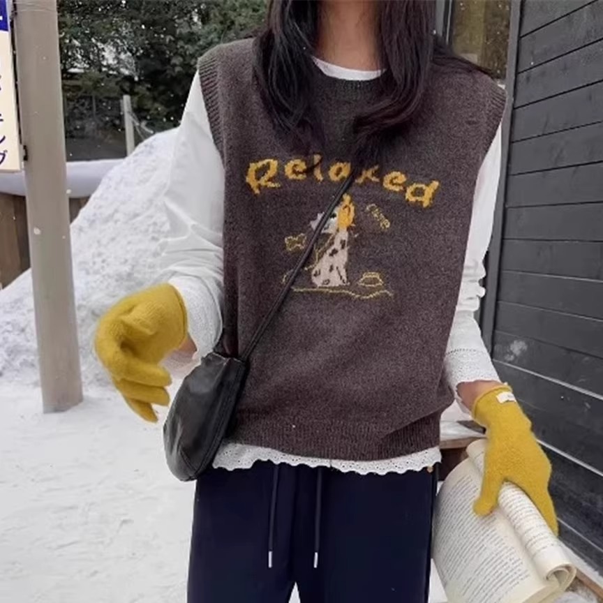 两件套卡通风字母提花针织背心女无袖套头马甲叠穿白色T恤打底衫t