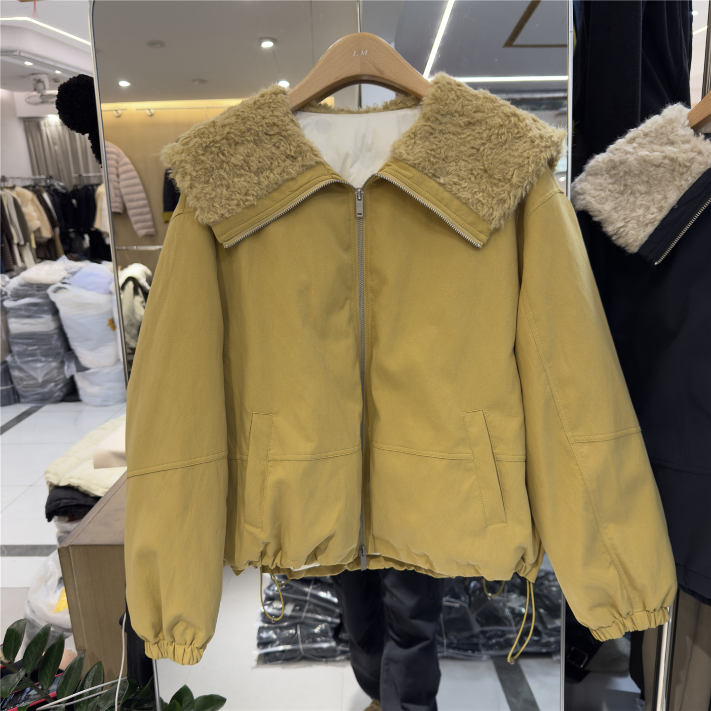 欧货羊羔毛大翻领拼接蛋白皮外套羽绒服女短款2025冬新款机车服潮