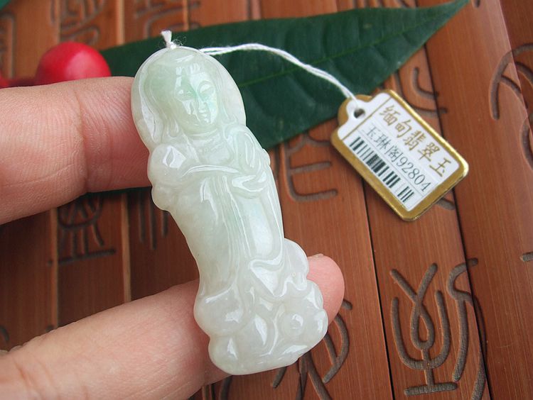 天然a货翡翠吊坠玉观音送证书