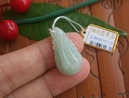 天然a货翡翠吊坠缅甸玉