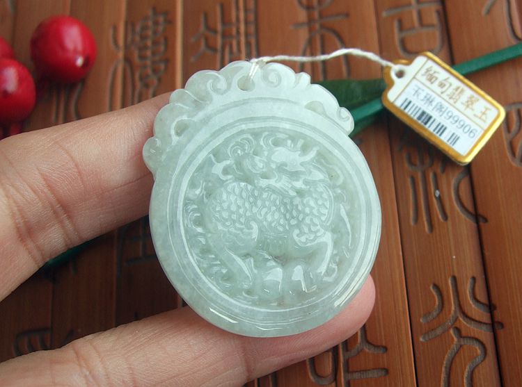 99906玉琳阁翡翠 实物拍图 缅甸玉天然A货翡翠玉祥瑞玉麒麟大吊坠图片