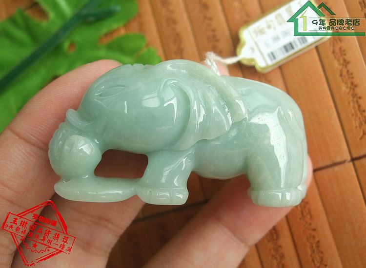 a货翡翠小摆件证书缅甸大象挂件