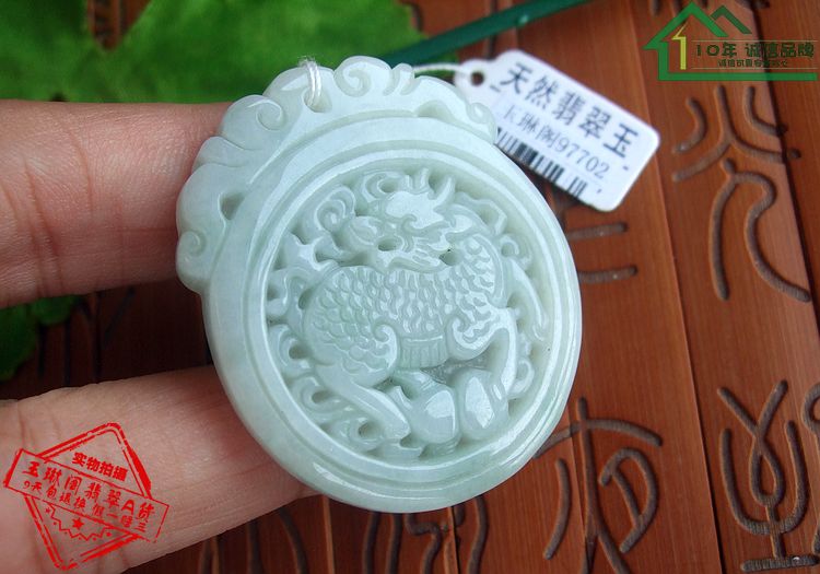 天然a货翡翠吊坠缅甸玉送证书图片