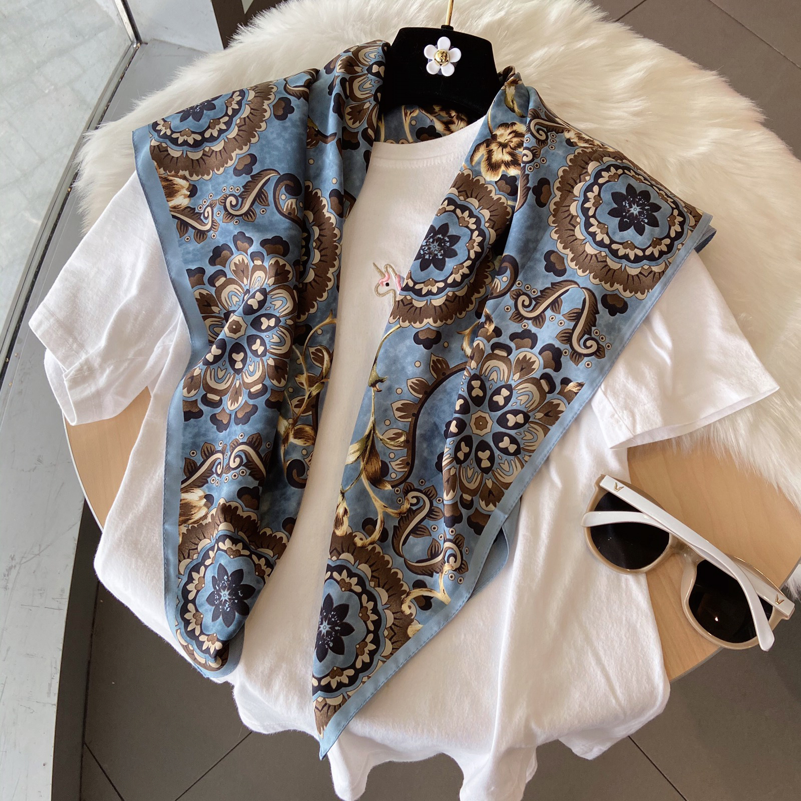 难得一见配色皇家蓝优雅春秋薄丝巾女夏季油画装饰大披肩两用方巾