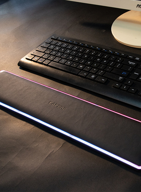 CAPERE(铠雷)发光键盘垫 拓展口功能 幻彩跑马灯皮面亲肤护手腕垫