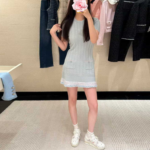 流苏裙摆修身羊毛针织连衣裙