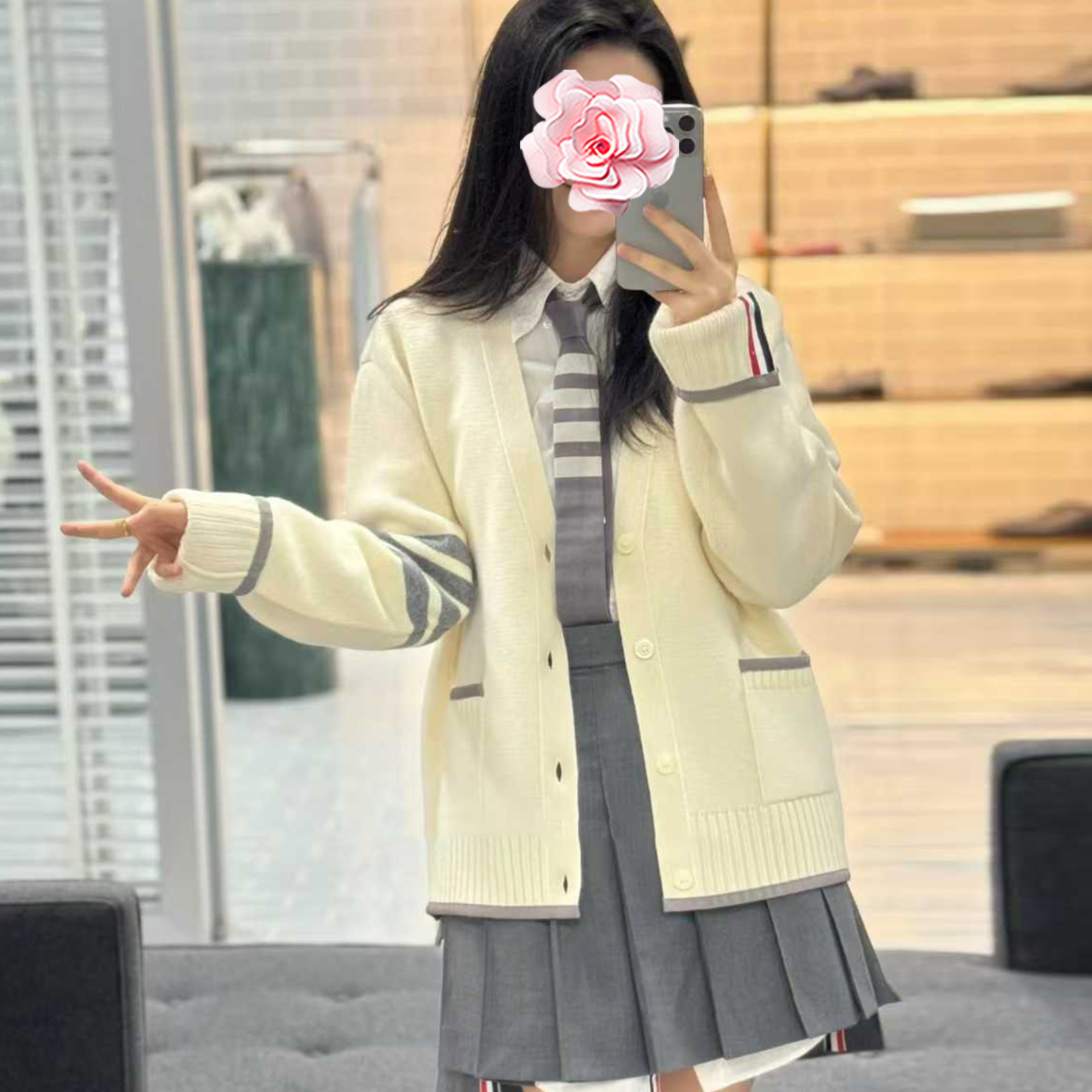 学院风织带镶边羊毛针织开衫