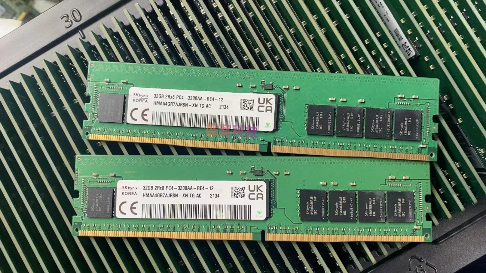 SK海力士 HMAA4GR7AJR8N-XN 32G 2RX8 DDR4 PC4-3200AA REG内存条