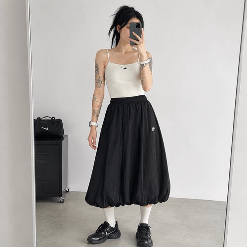 Nike耐克女子轻便半身裙百搭宽松刺绣FUTURA塔夫绸长裙IM7451-011