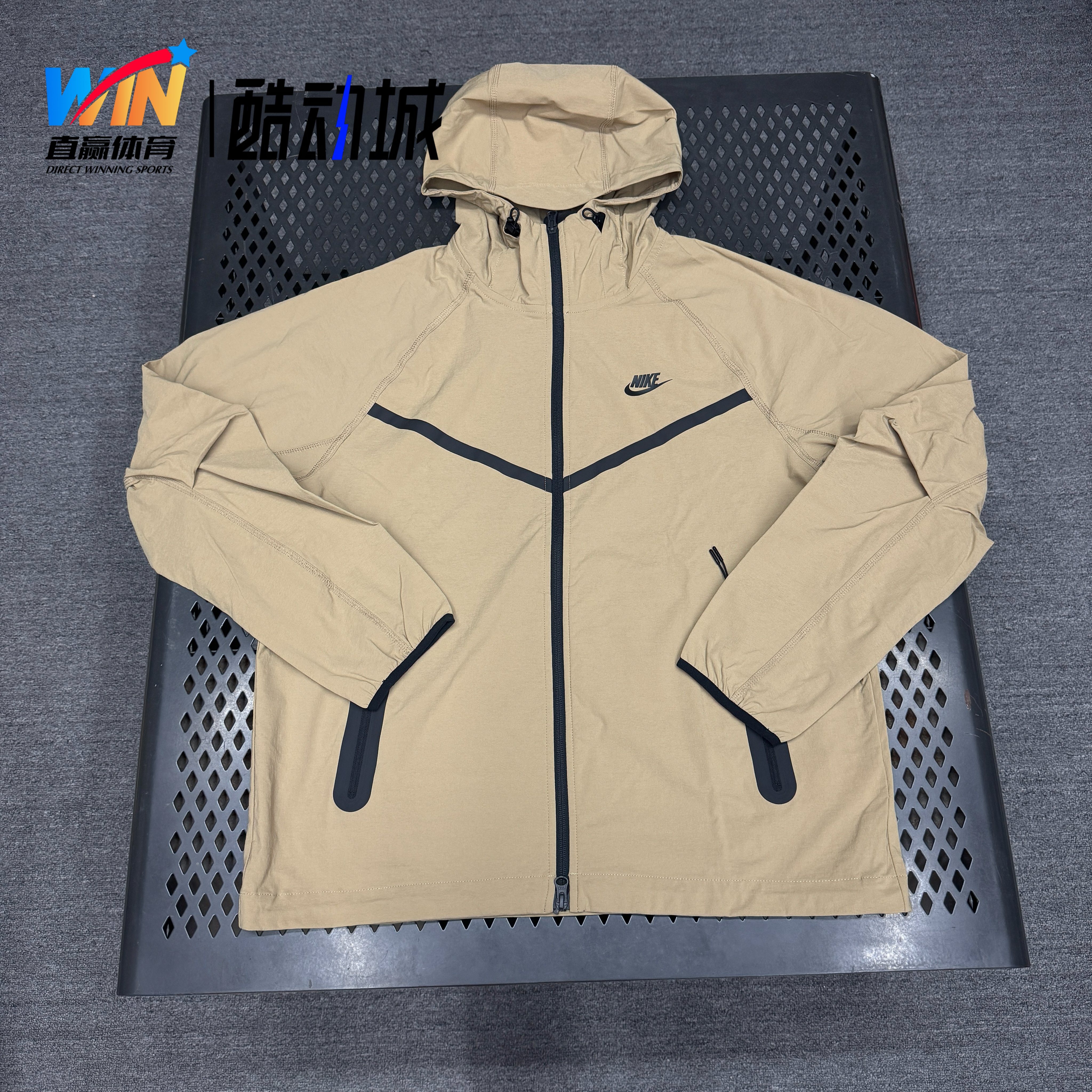 Nike耐克 男子梭织运动风行者宽松连帽防晒夹克外套HM7152-297