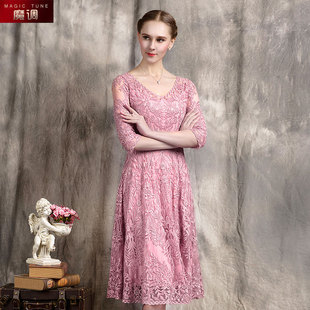 玉指承弦 2025春秋 金丝线重工蕾丝刺绣连衣裙礼服高贵收腰中长款