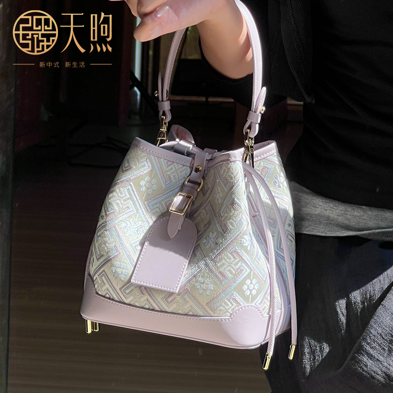 非遗名家壮锦水桶包单肩斜挎包