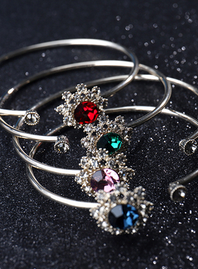 彩衣阁时尚镀金镶钻手镯花朵饰品女款流行甜美开口纤圈细金属手镯