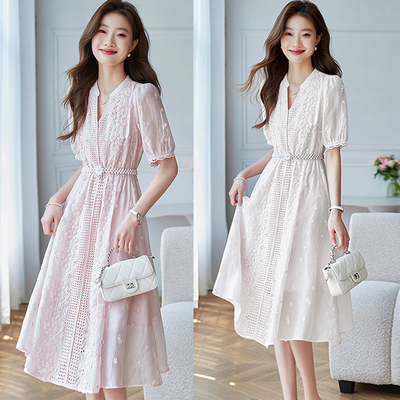 彩衣阁时尚刺绣镂空短袖连衣裙夏季女显高瘦粉白色显瘦中长款裙子