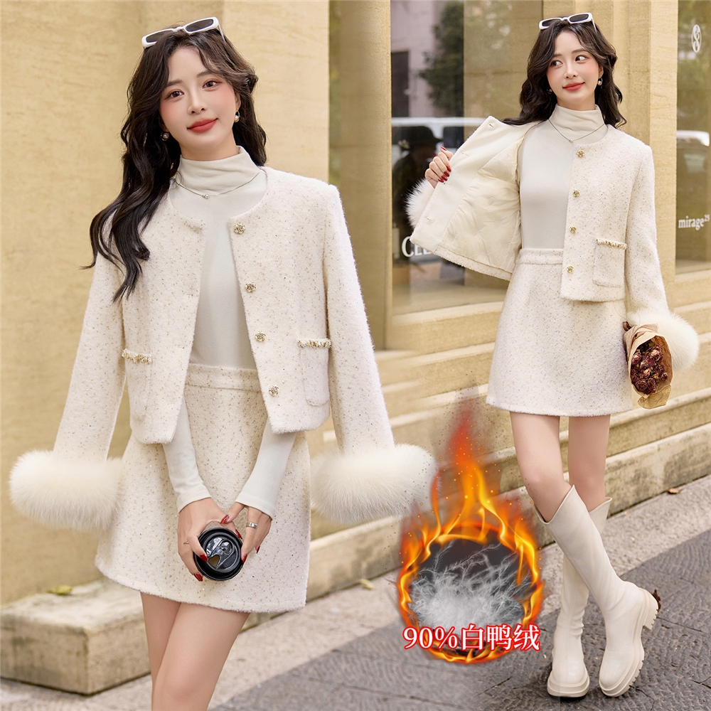 彩衣阁2025秋冬装新款洋气米色小香55%羊毛90%白鸭绒狐狸毛套装