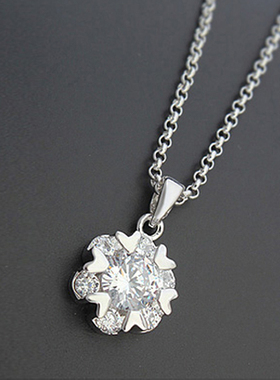 彩衣阁时尚镶钻锆石短款项链白金色首饰精巧流行女生花形挂坠礼物