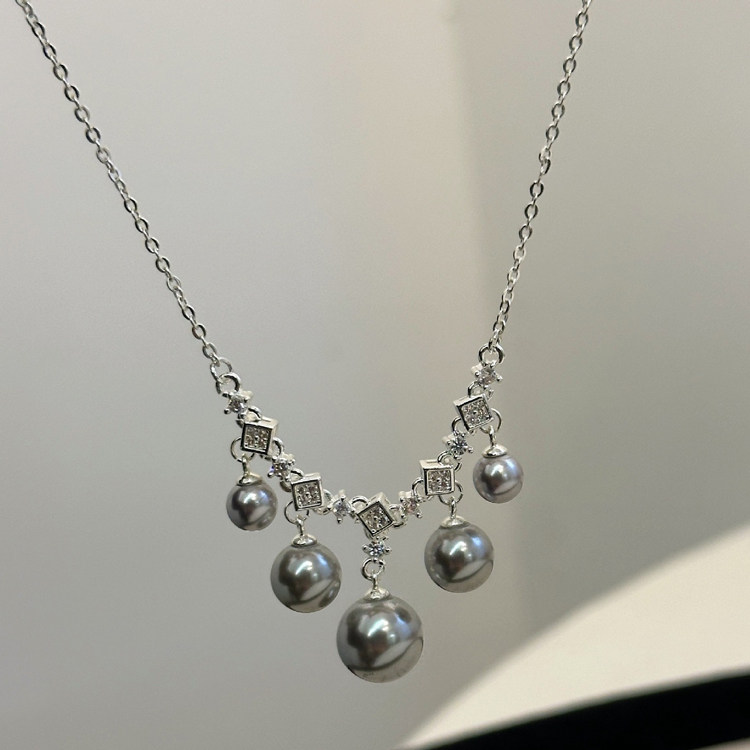 彩衣阁漂亮优雅韩版黑白色珍珠项链时尚多色珠珠坠子情人生日礼物