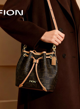 Fion/菲安妮老花抽绳水桶包轻奢时尚简约女包新款老花单肩斜挎包