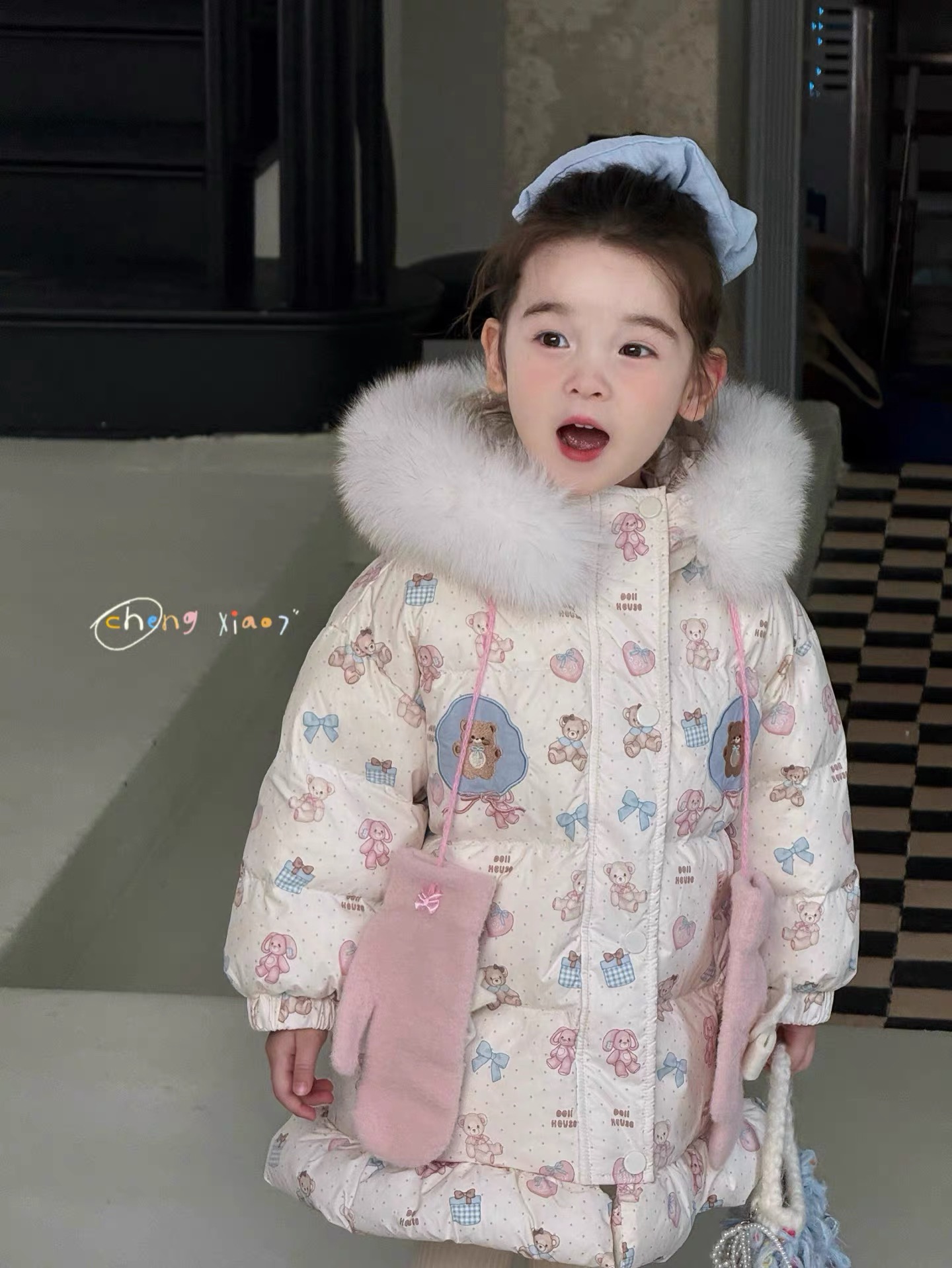 橙小七2025新款羽绒服小熊印花羽绒服女童中长款羽绒服