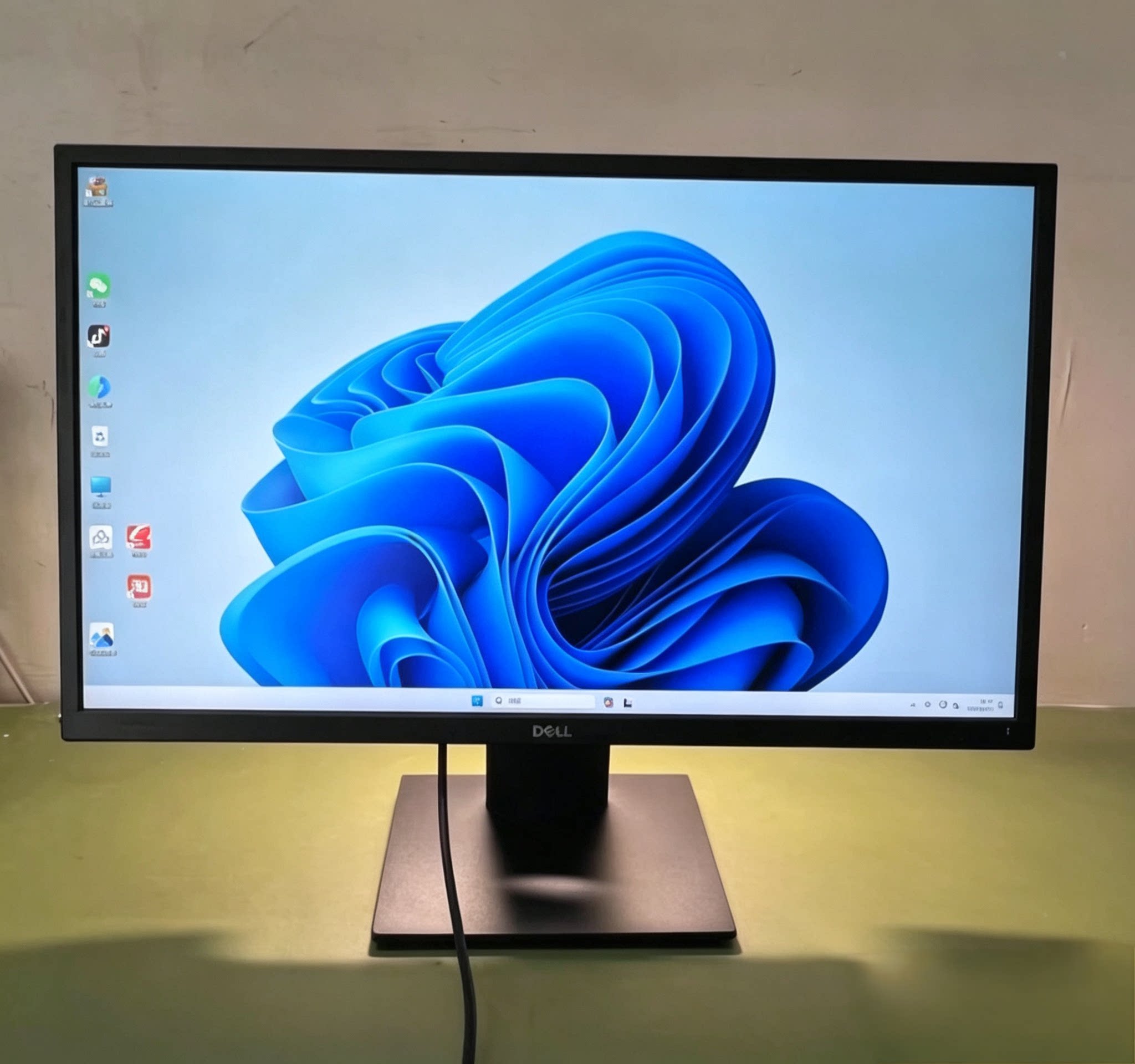 戴尔  E2420H, 24寸ips液晶显示器，支持壁挂，二手9成新