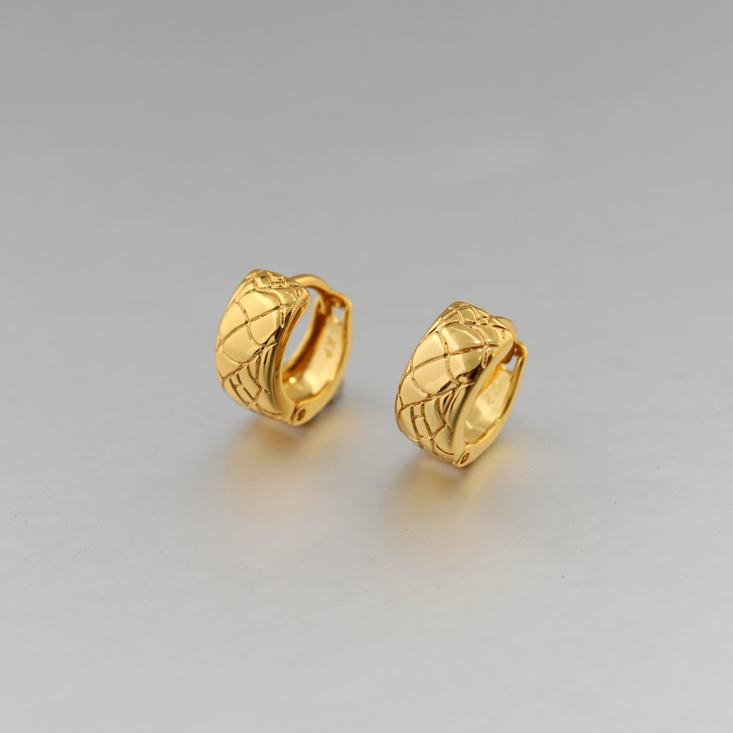 气质宽耳环2026新款爆款高级感素圈圈小巧精致耳扣镀黄金色耳饰女,饰品/流行首饰/时尚饰品新,耳环,淘宝优惠券,粉丝福利购,淘宝优惠卷