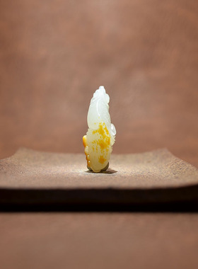 长36红皮白玉独籽料金鱼手牌挂坠