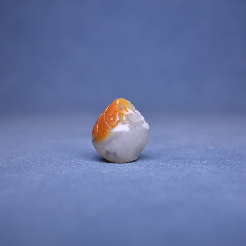 致敬708090 10克新疆和田玉精品特色料红皮青花独籽料寿桃挂坠