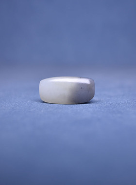 长25和田玉红皮青花籽料手牌戒面