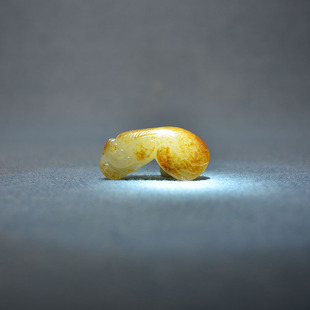 致敬708090长36新疆和田玉红皮白肉独籽料金鱼手牌吊坠手串配饰