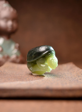 翠青独籽料寿龟金钱龟手把件挂坠