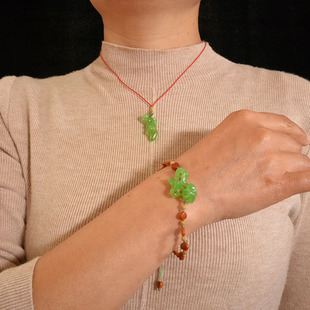 致敬708090 5克和田碧玉苹果绿太湖石仙女款精品吊坠手牌一套配饰