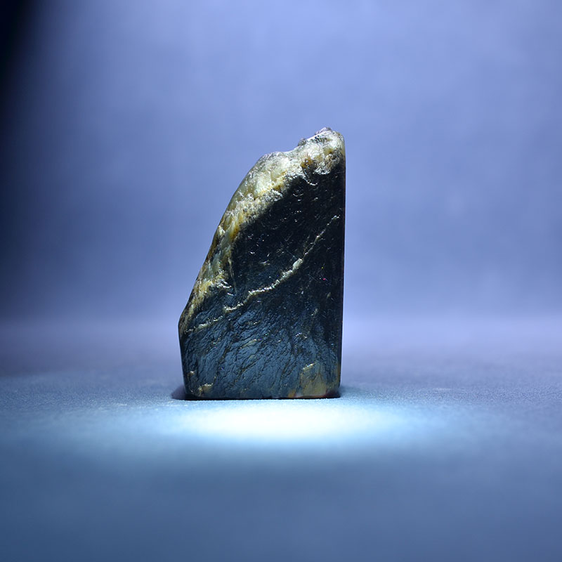 特色料黑皮碧玉粉青大印章手把件