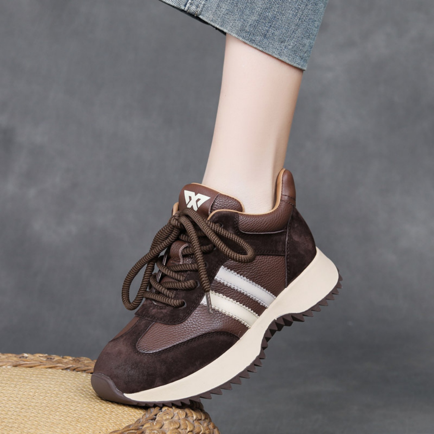 新款真皮小蛮腰休闲舒适老爹鞋