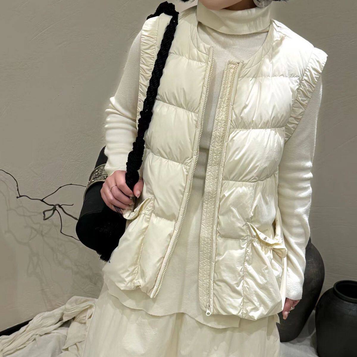洋气大口袋外穿羽绒马甲女秋冬新款宽松90白鸭绒轻薄圆领背心外套