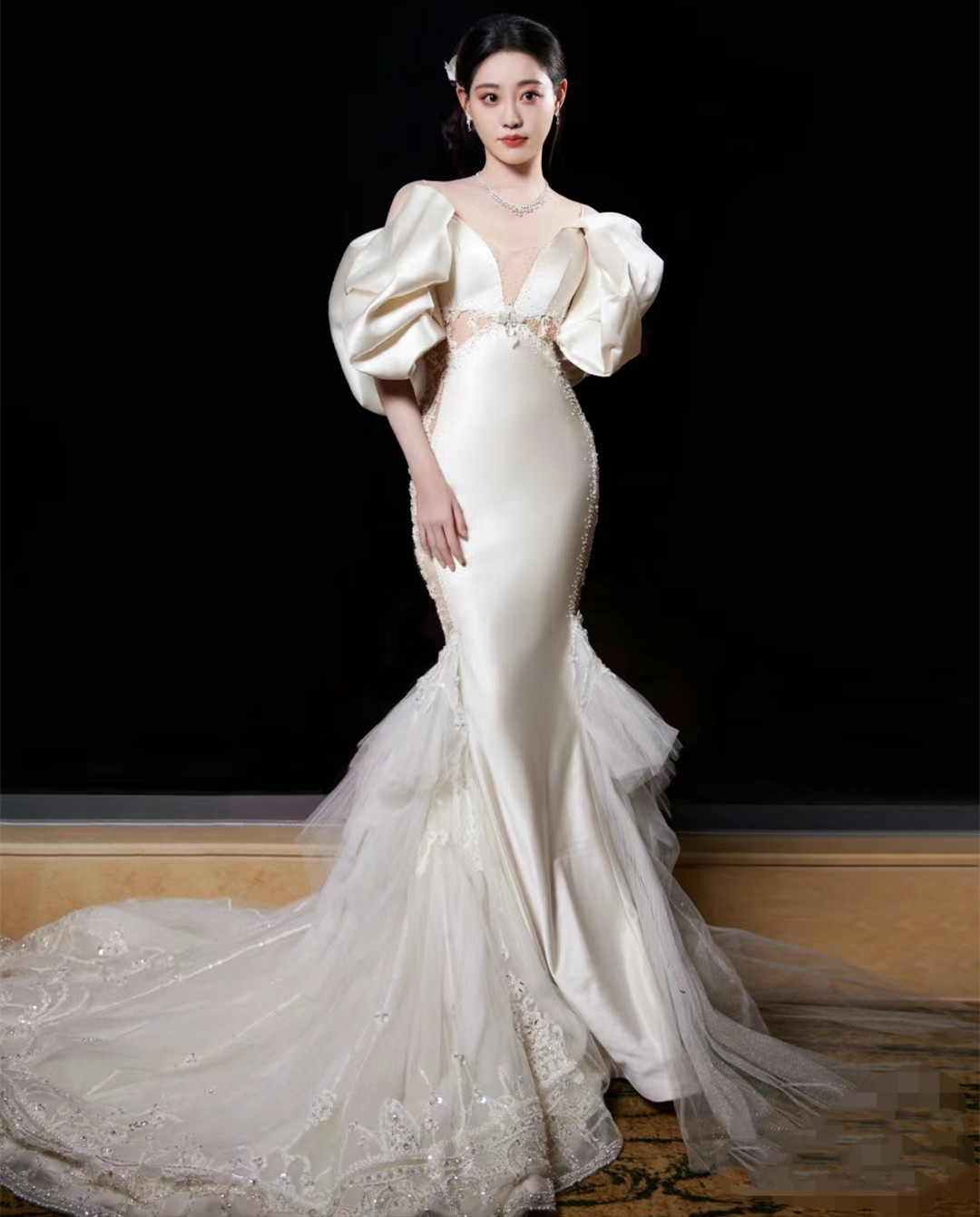 2024新款祝绪丹时尚名媛红毯摄影新娘结婚缎面珠钻明星婚纱礼服裙