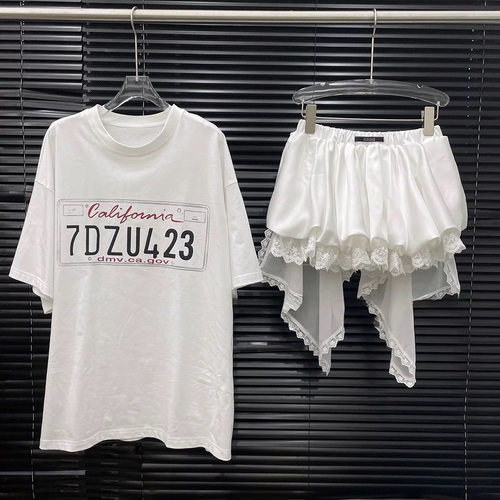 2026年夏季新款辣妹时尚套装女宽松T恤+拼蕾丝不规则短裙两件套