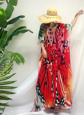 泰国沙滩长裙女2025新款海边度假云南三亚大码显瘦红色印花连衣裙