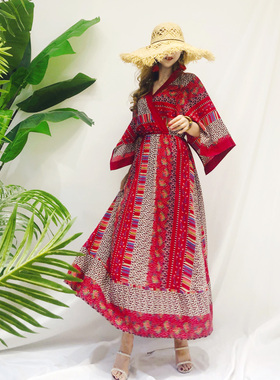 2025年新款泰国西双版纳三亚度假复古红色沙滩长裙大码显瘦连衣裙