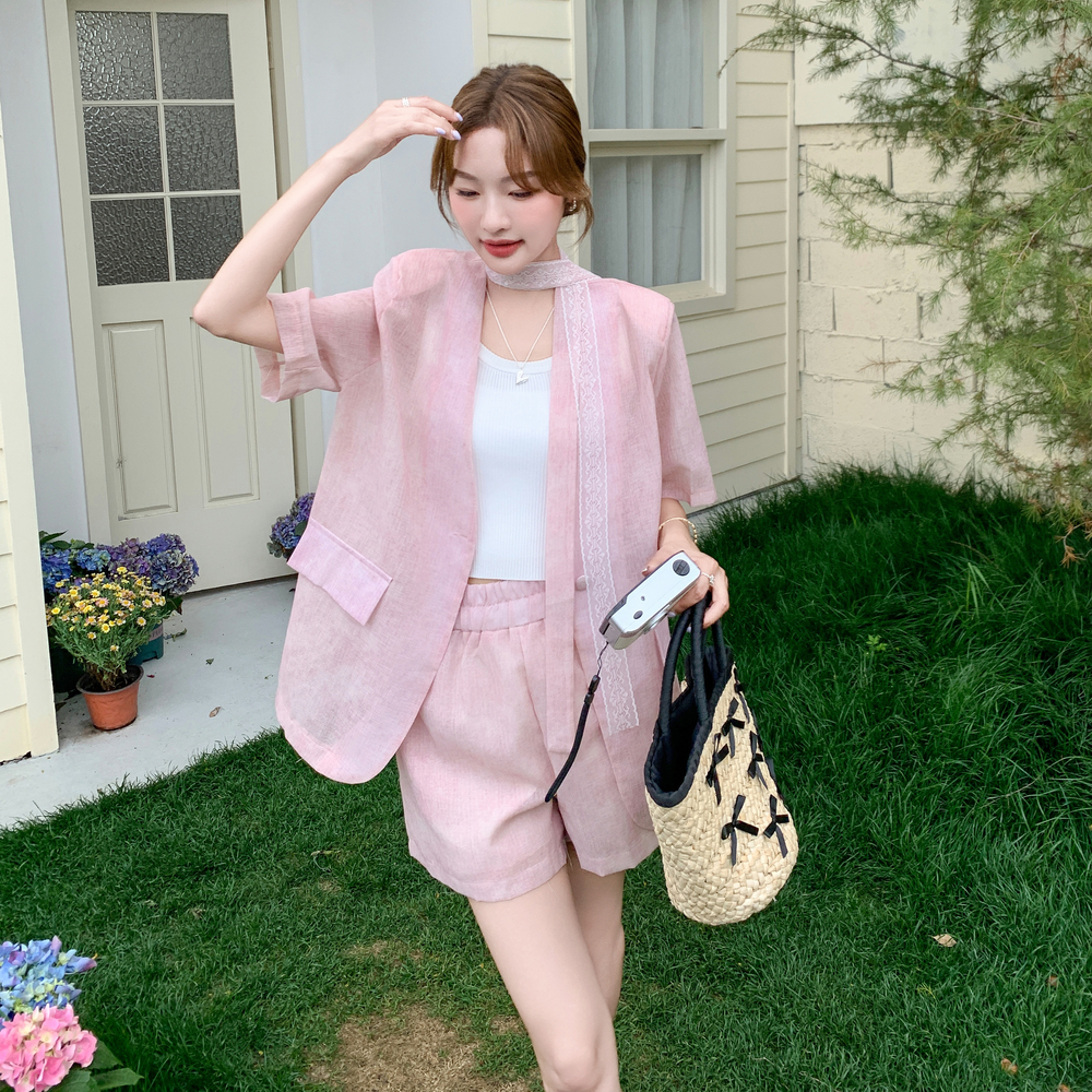 盐甜系穿搭粉色轻薄西装套装女夏新款小个子休闲显瘦短裤两件套