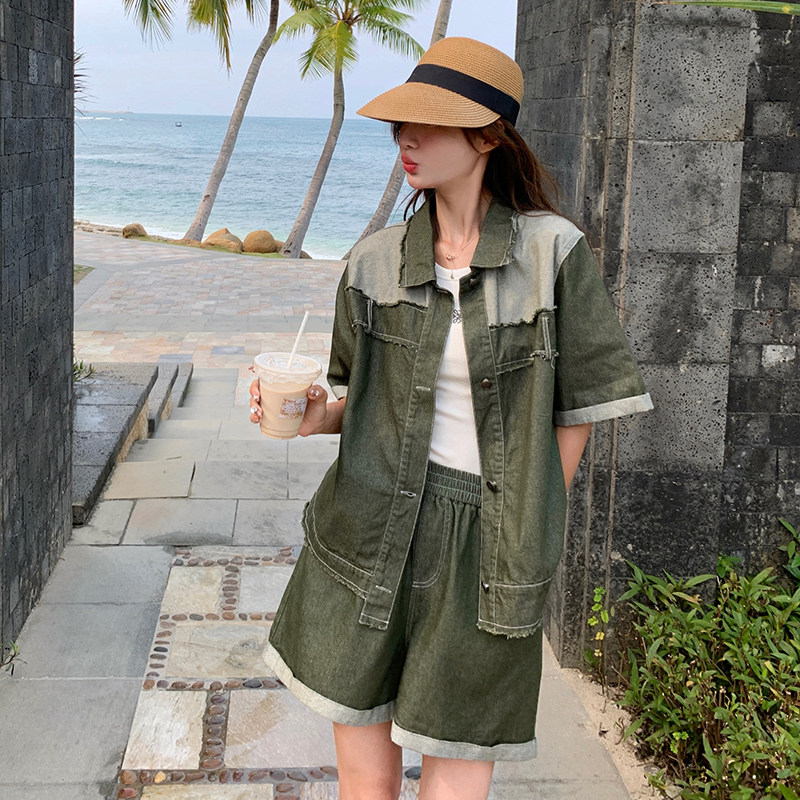 军绿色盐系复古牛仔外套短裤夏装搭配一整套女设计感拼接毛边衬衫