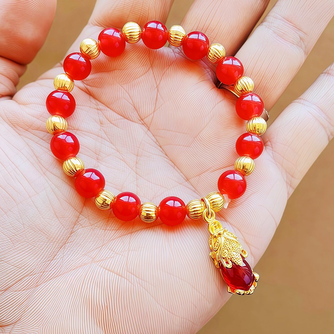 蛇年地摊景区热卖本命年仿石榴石镀金貔貅手链仿黄金皮休手串饰品