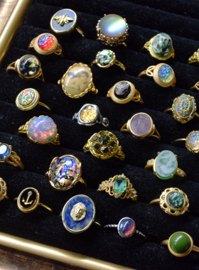 贝玛出品海外带回古董老货宝石炫彩琉璃凹雕韵味足装饰可调戒指圈