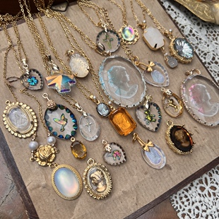 西德古董通透琉璃卡梅奥磨砂仕女人像独角兽蝴蝶玫瑰项链锁骨链