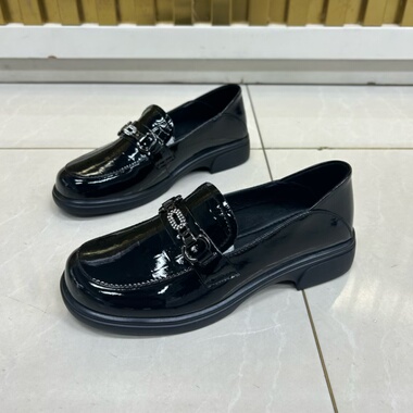 2026新款英伦乐福鞋软漆皮一脚蹬懒人鞋时尚女单鞋通勤软底小皮鞋