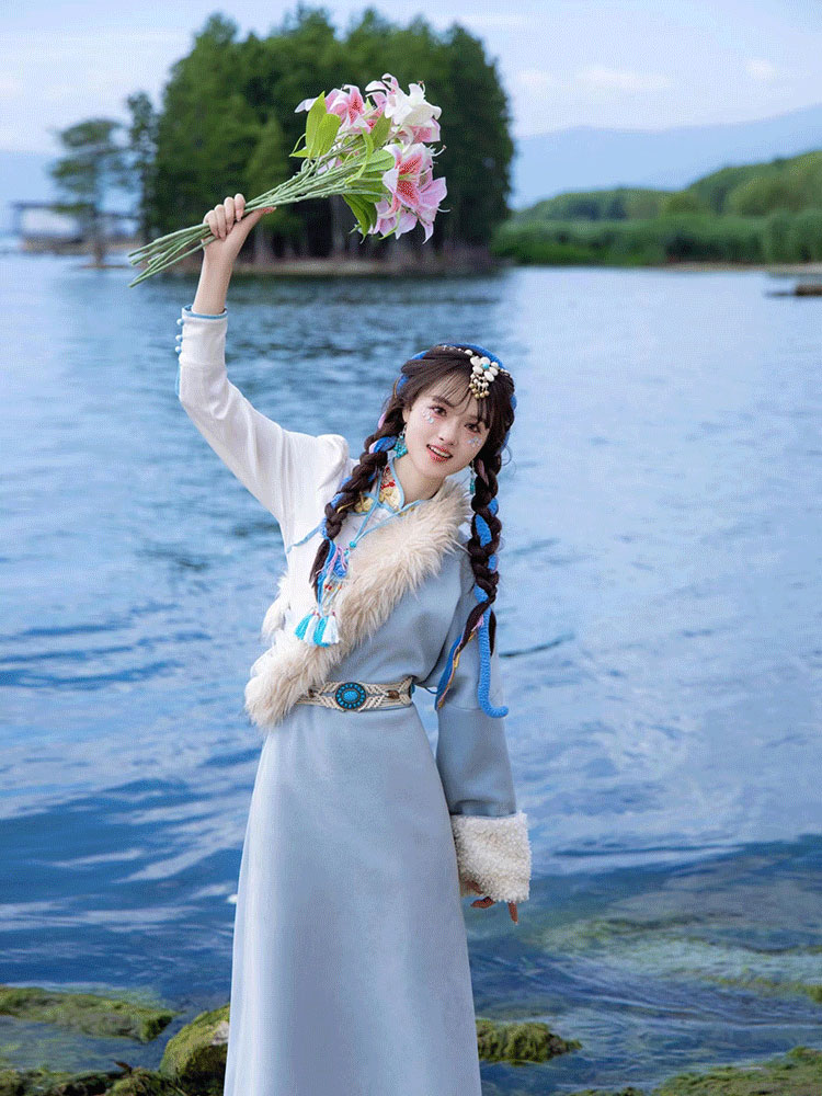 藏族服装女西藏写真旅拍闺蜜拍照藏式舞蹈衣服甘南旅游藏袍演出服