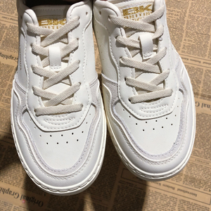 出口欧美皮面帆板女低帮运动鞋外贸出口休闲平底板鞋潮流街头款