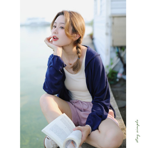 花吉藏青色垂感天丝连帽针织衫