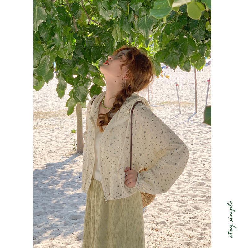 花吉B688米色碎花森系宽松连帽短款防晒外套女2025年新款春防晒衫