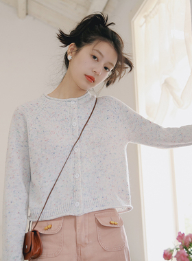 花吉B665米杏色宽松小个子卷边彩点圆领针织开衫女2025新款春毛衣